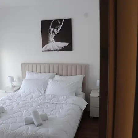 Evergreen Apartment *